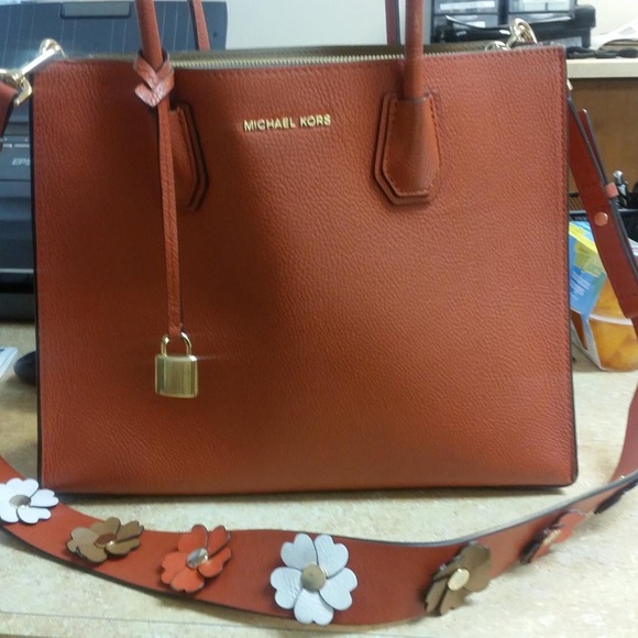 Michael Kors purse - Picture 1 of 4
